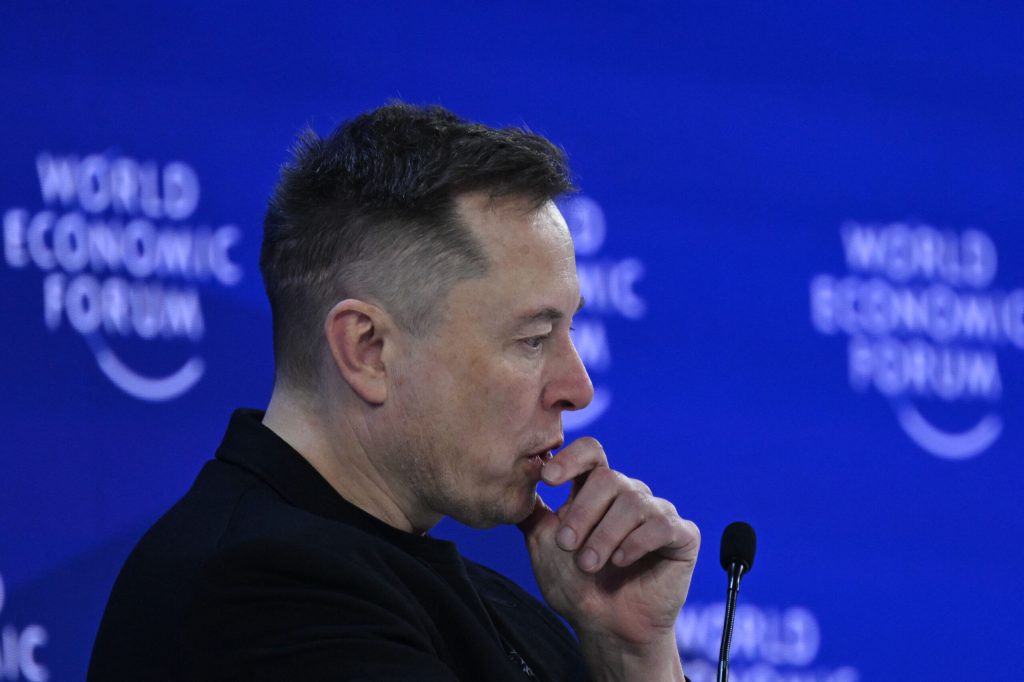 Elon Musk nu mai este trilionar A pierdut 363 de miliarde de dolari in decurs de o luna un record absolut in istoria clasamentelor Forbes
