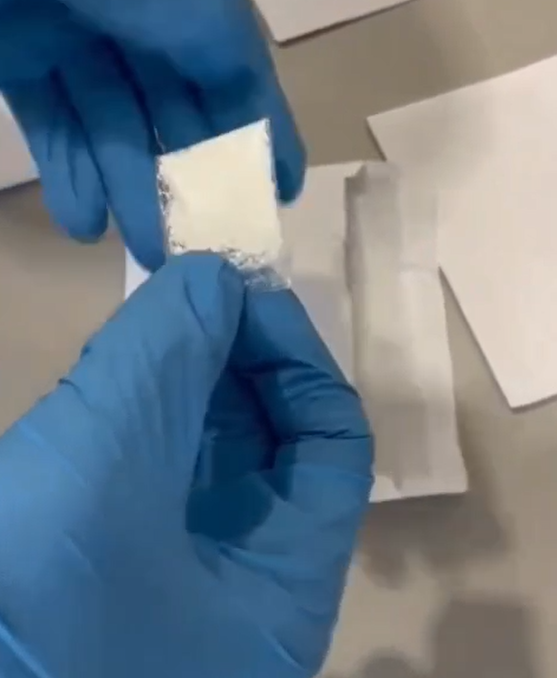 Femeie retinuta dupa ce a incercat sa trimita 35 de doze de cocaina in Austria prin curierat