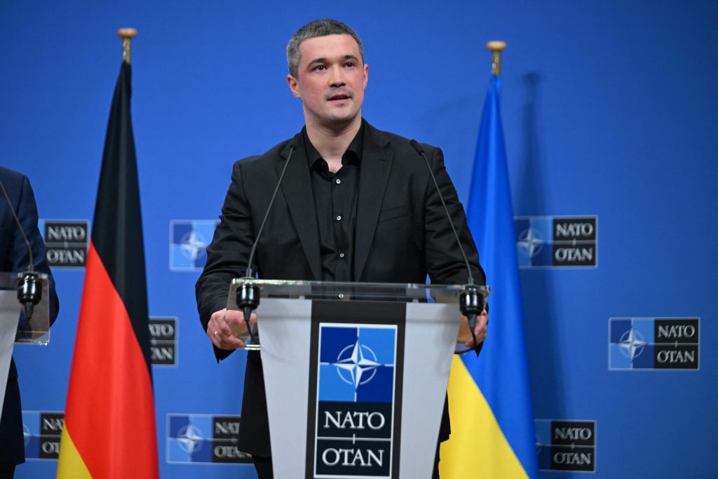Fostul ministru al Apărării din Ucraina cere organizarea de alegeri în timpul războiului și acuză o „criză sistemică a guvernării” 3 Fostul ministru al Apararii din Ucraina cere organizarea de alegeri in timpul razboiului si acuza o criza sistemica a guvernarii