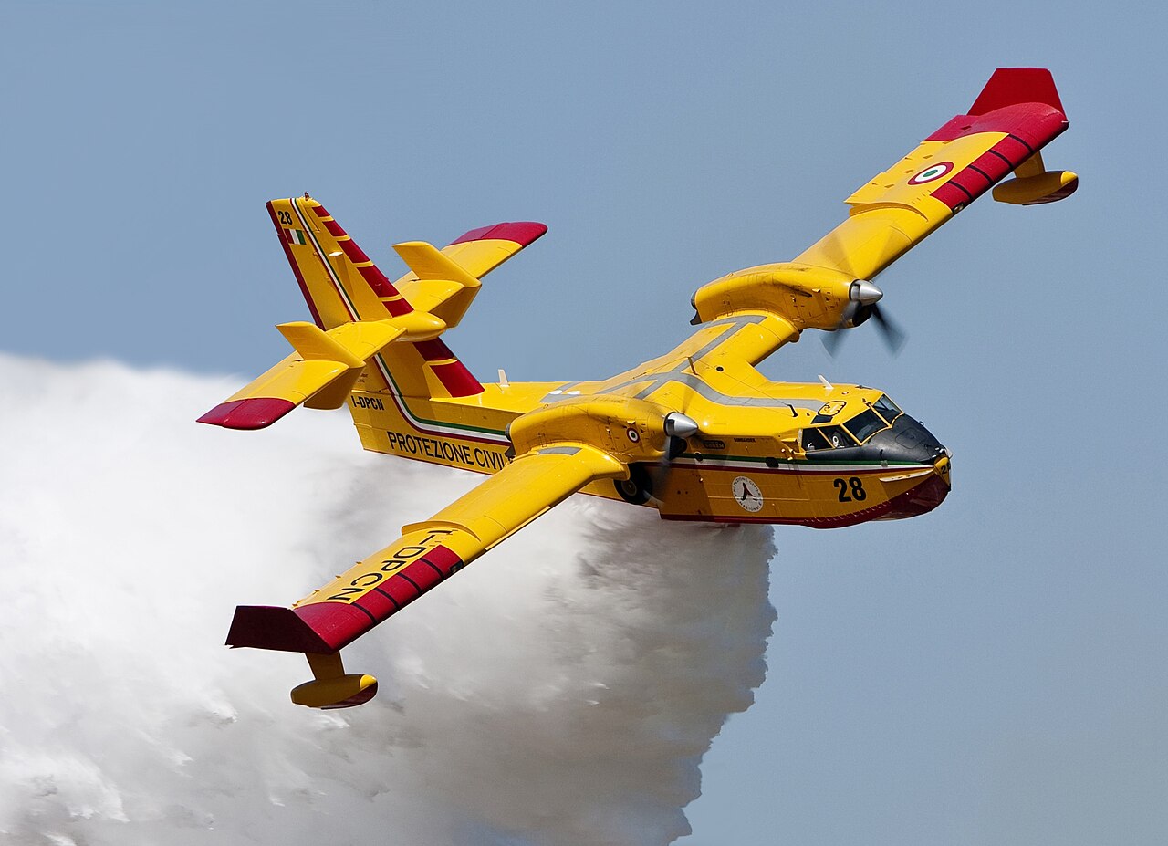 Incendiul de langa Atena in a cincea zi zeci de aeronave se lupta sa stinga flacarile