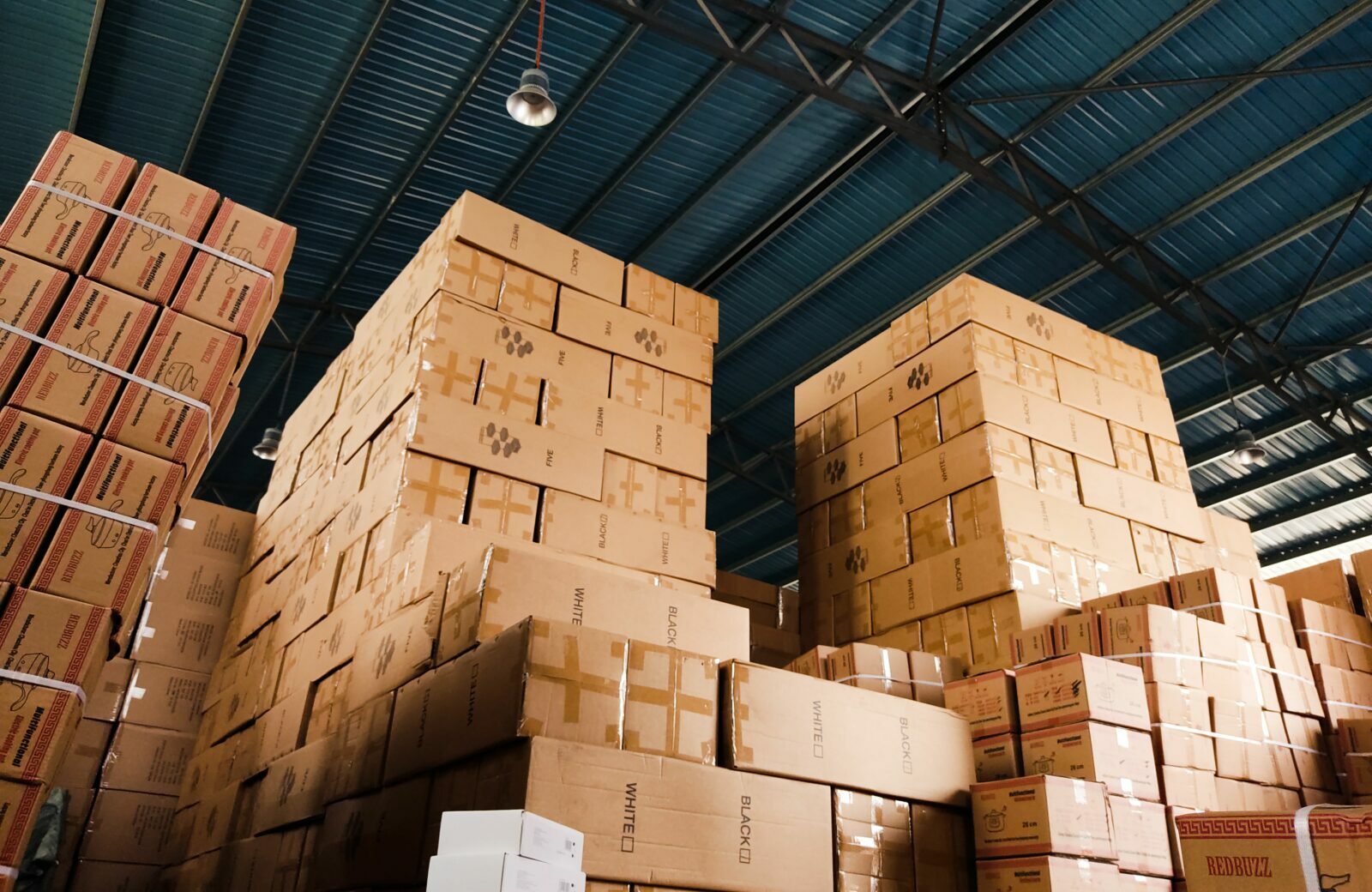 Incepand de astazi se pun in aplicare noile reglementari UE privind ambalajele Ce schimbari vor avea loc pentru consumatori si companii