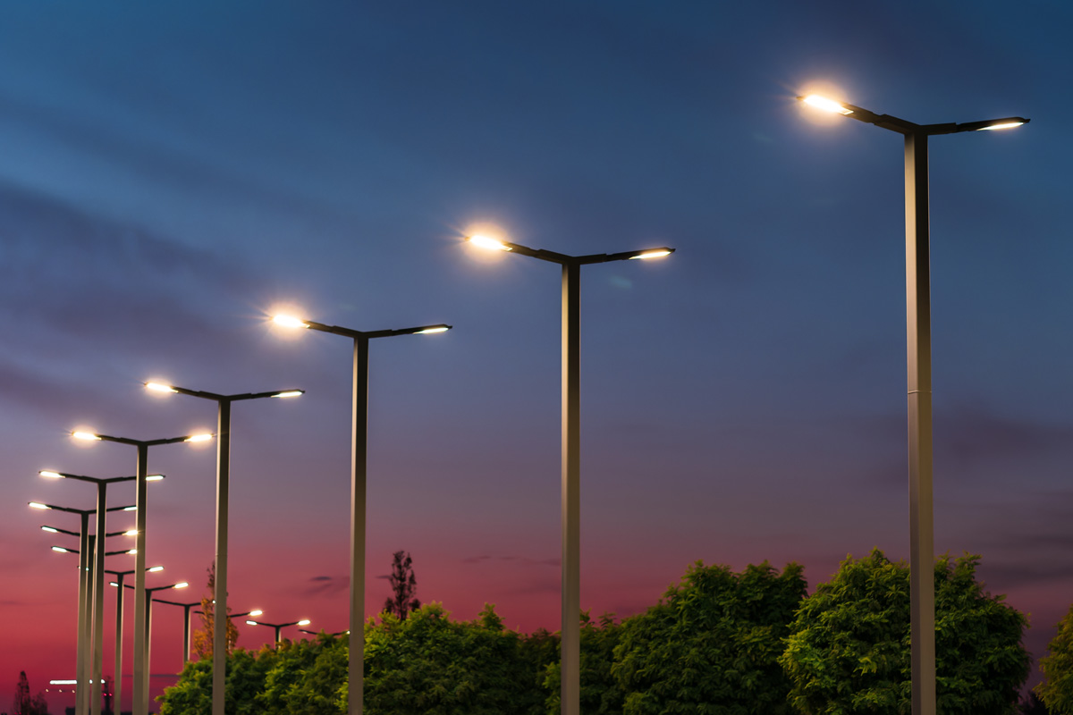Intreg iluminatul public dintr o localitate din Cluj va fi modernizat 250 de lampi LED si un sistem de control de la distanta pentru aprinderea si stingerea acestora