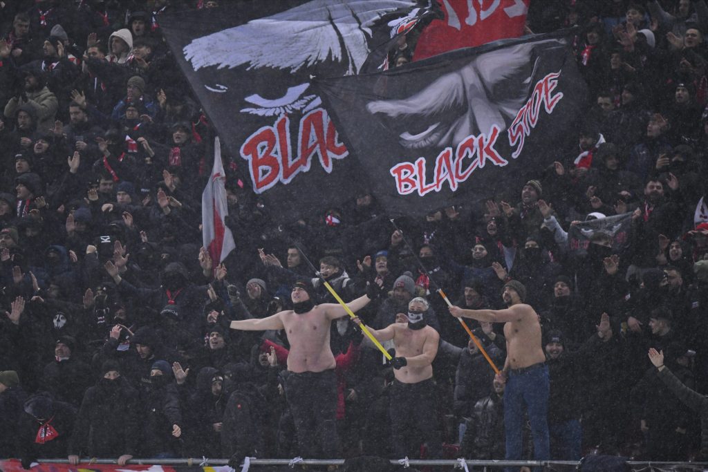 Jandarmii in alerta inainte de derby ul Rapid Dinamo 71 de suporteri au interdictii de acces la meci
