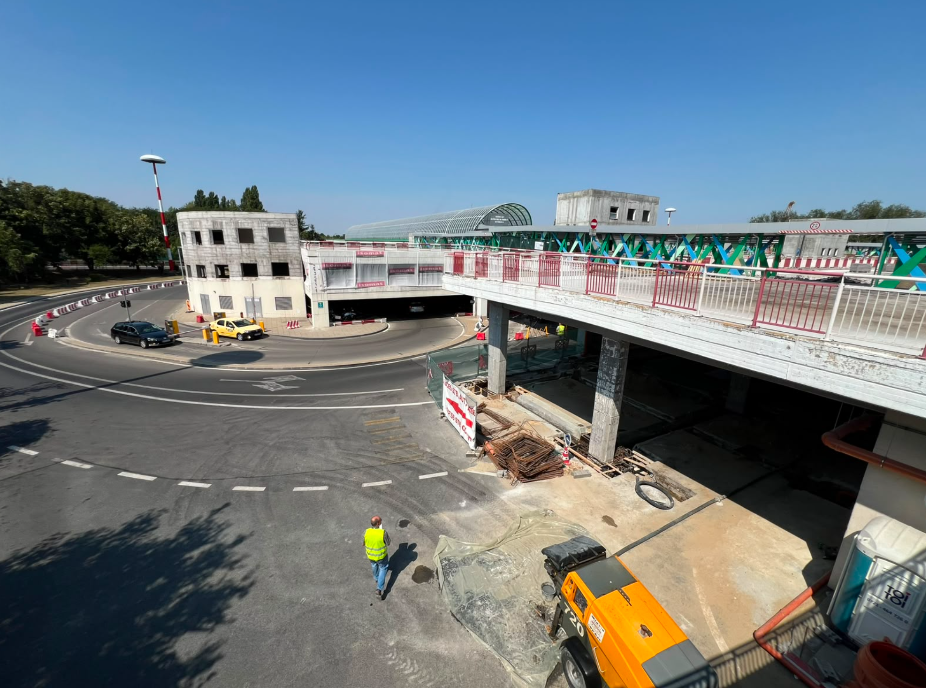 Lucrări ample la Aeroportul Henri Coandă: Parcarea Sosiri va fi temporar închisă. Ce alternative au pasagerii? 3 Lucrari ample la Aeroportul Henri Coanda Parcarea Sosiri va fi temporar inchisa Ce alternative au pasagerii