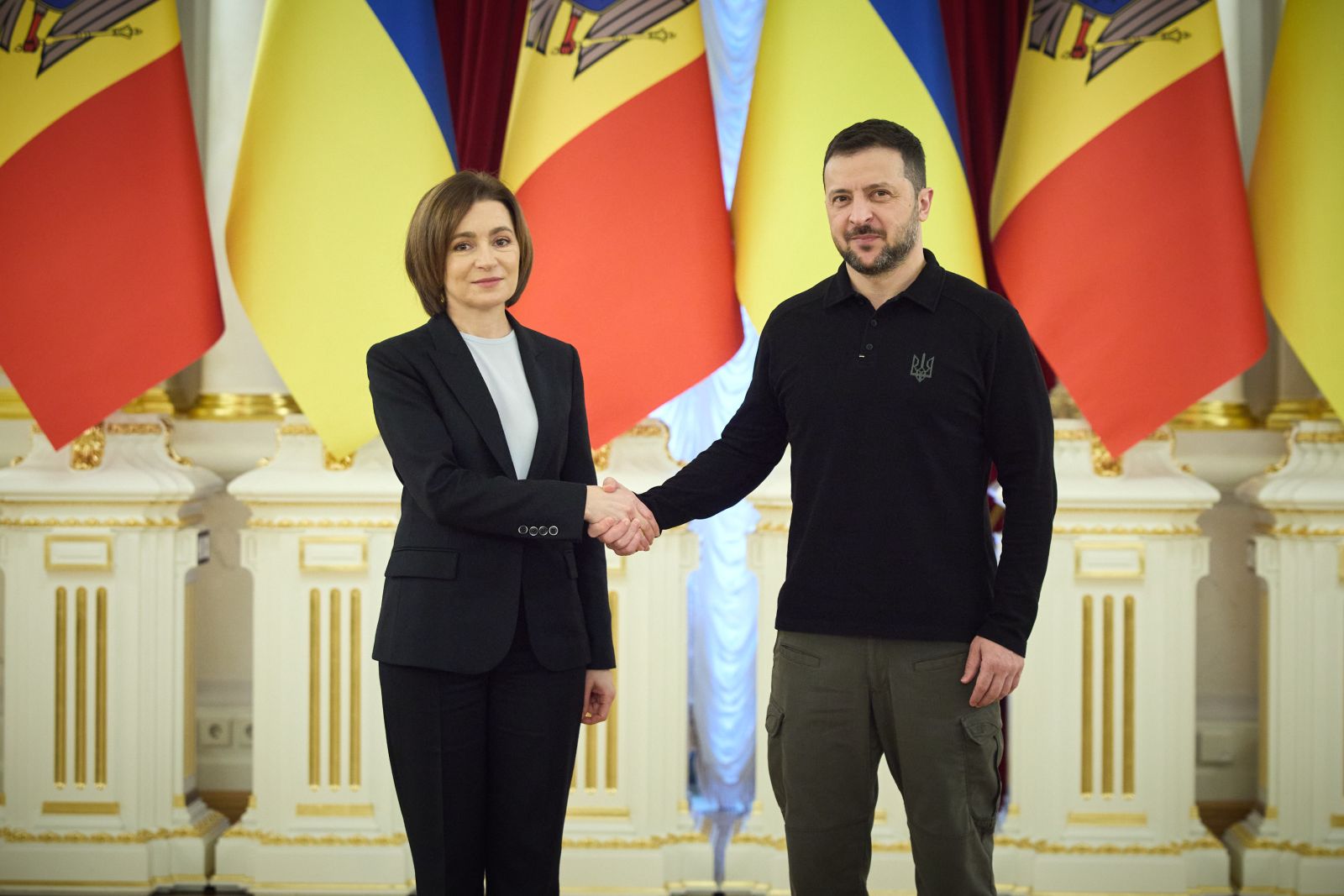 Maia Sandu ii confera lui Volodimir Zelenski cea mai inalta distinctie a Republicii Moldova