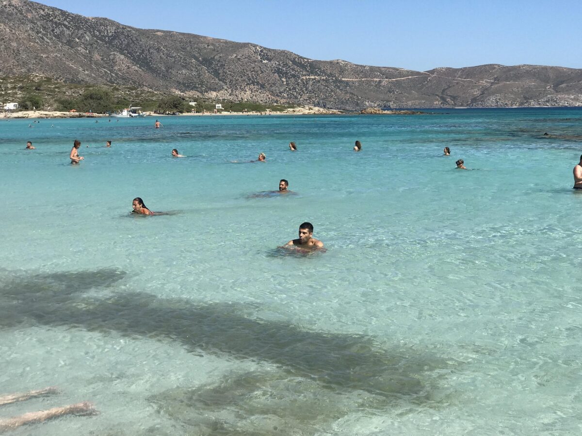 O dronă a căzut pe o plajă aglomerată de turiști la Marea Neagră. 2 O drona a cazut pe o plaja aglomerata de turisti la Marea Neagra