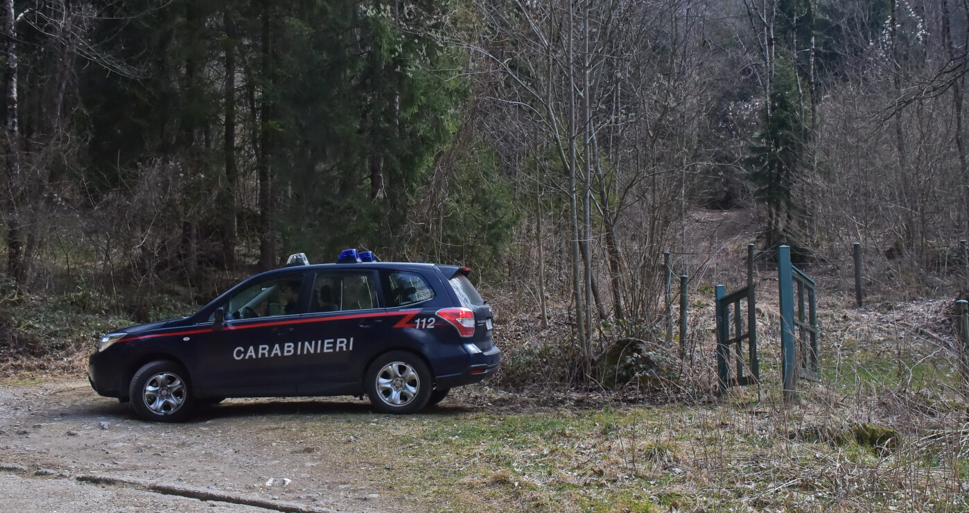 O femeie sofer in varsta de 84 de ani a accidentat doi biciclisti iar sotul ei incercand sa o ajute a lovit doi politisti