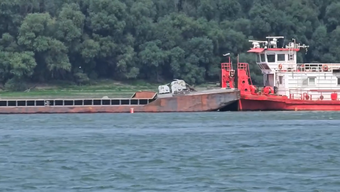 Operațiunea de scufundare a barjelor în Dunăre pentru creșterea debitului la Cernavodă s-a încheiat cu succes. Când se prevăd primele efecte? 2 Operatiunea de scufundare a barjelor in Dunare pentru cresterea debitului la Cernavoda s a incheiat cu succes Cand se prevad primele efecte