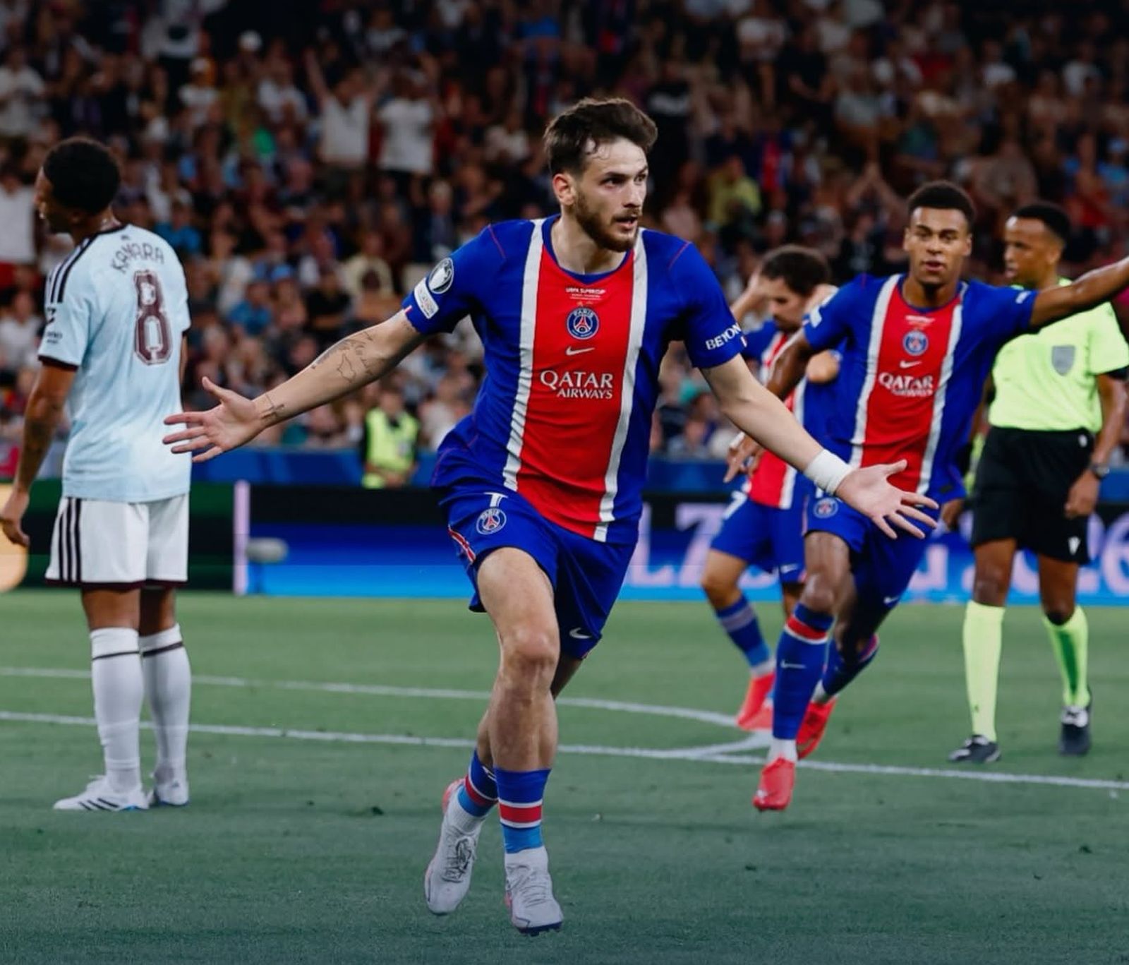 PSG a obținut Supercupa Europei, învingând Aston Villa cu 2-1. Un tânăr de 17 ani a intrat în istoria competiției. 2 PSG a obtinut Supercupa Europei invingand Aston Villa cu 2 1 Un tanar de 17 ani a intrat in istoria competitiei