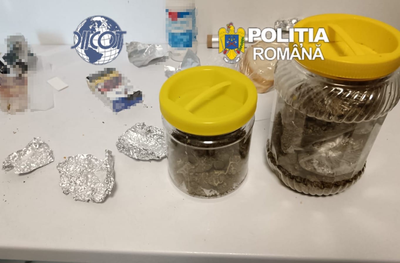 Politist de penitenciar retinut pentru trafic de droguri prins transportand 200 de grame de canabis