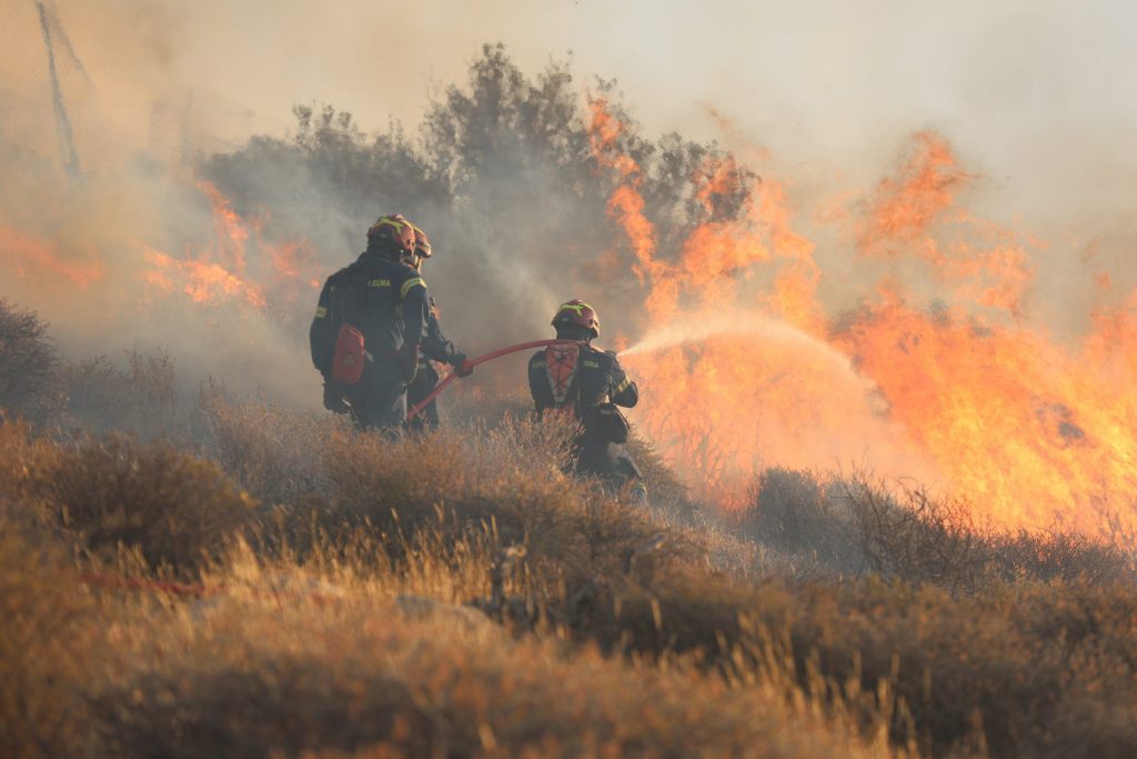 Primarul unui oras din apropierea Atenei a fost arestat pentru implicarea in incendiile devastatoare de padure