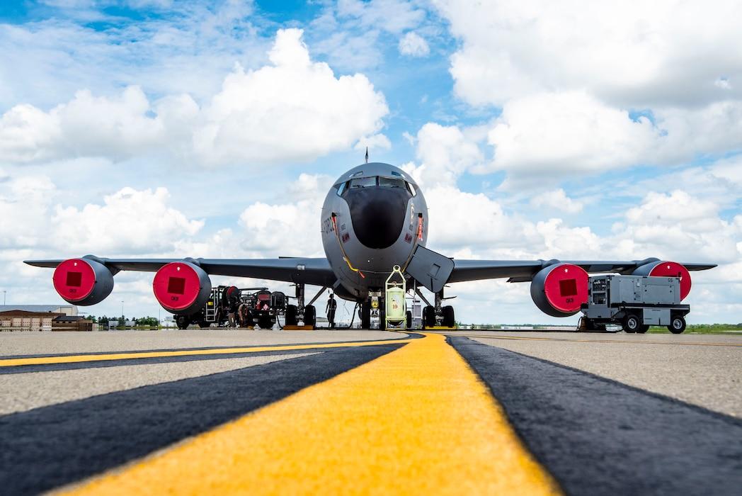 Primele avioane-cisternă americane au ajuns la baza Bezmer din Bulgaria. Sofia: Nu există nicio amenințare directă pentru țară. 2 Primele avioane cistern americane au ajuns la baza Bezmer din Bulgaria Sofia Nu exista nicio amenintare directa pentru tara