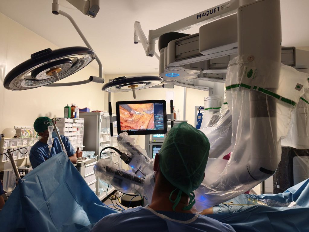 Primele doua operatii chirurgicale la prostata asistate robotic realizate cu succes la Miercurea Ciuc