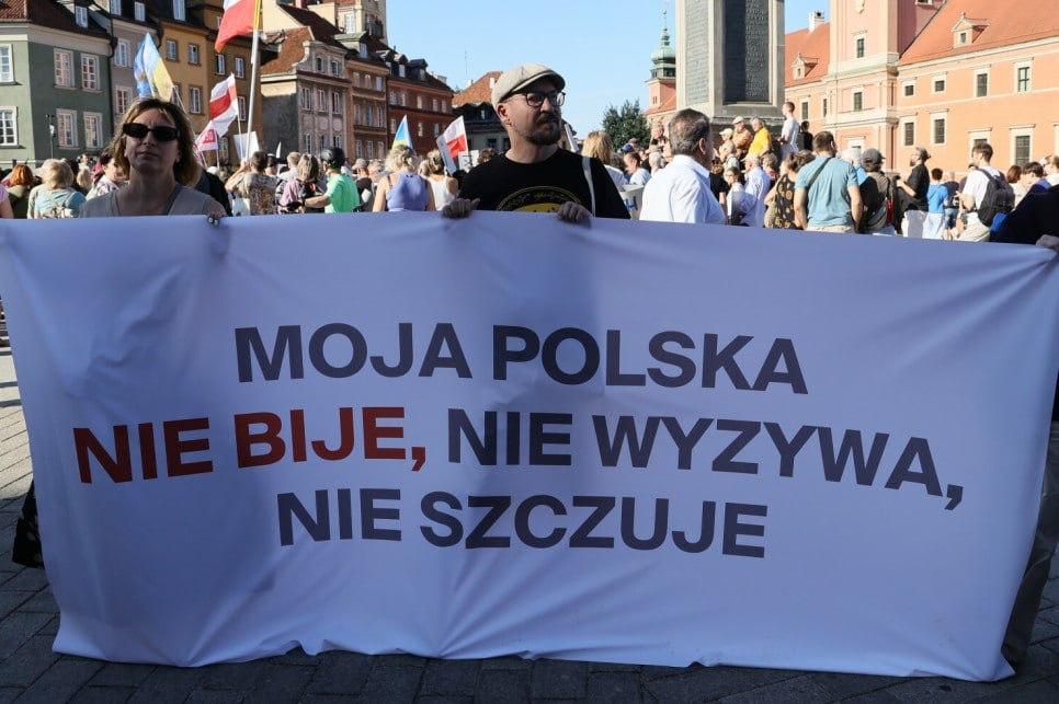 Proteste masive în Polonia împotriva valului de ură și a atacurilor asupra refugiaților din Ucraina 3 Proteste masive in Polonia impotriva valului de ura si a atacurilor asupra refugiatiilor din Ucraina
