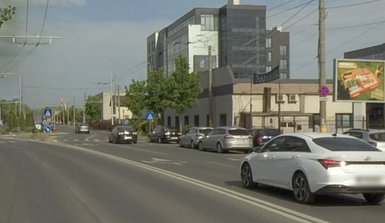 Revolta dupa intoarcerea din vacanta ceea ce a descoperit pe strazile din Cluj Napoca l a facut sa si piarda cumpatul Romanul isi parcheaza masina doar unde ii este convenabil