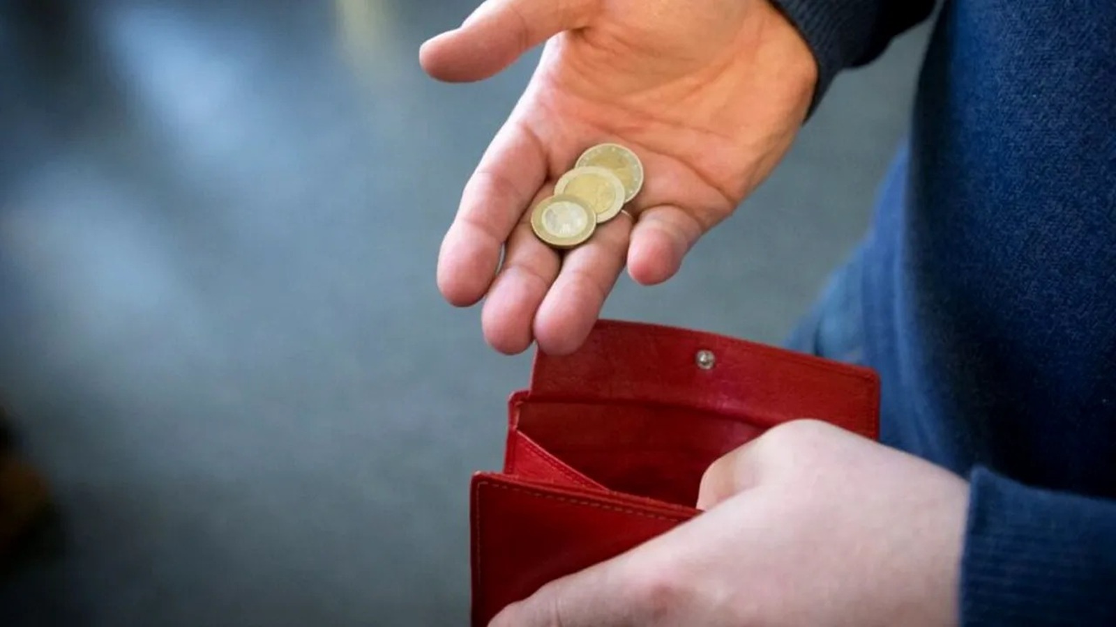 România penalizează dur singurătatea. Ce sume cheltuie un român fără copii în comparație cu o familie din România și Spania? 2 Romnia penalizeaza dur singuratatea Ce sume cheltuie un roman fara copii in comparatie cu o familie din Romania si Spania