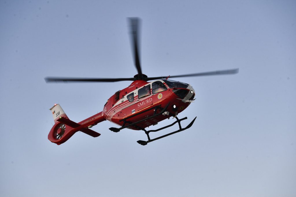 Salvamont: O persoană a murit pe munte, 4 salvate cu elicopterul, 9 transportate de urgență la spital. 2 Salvamont O persoana a murit pe munte 4 salvate cu elicopterul 9 transportate de urgenta la spital