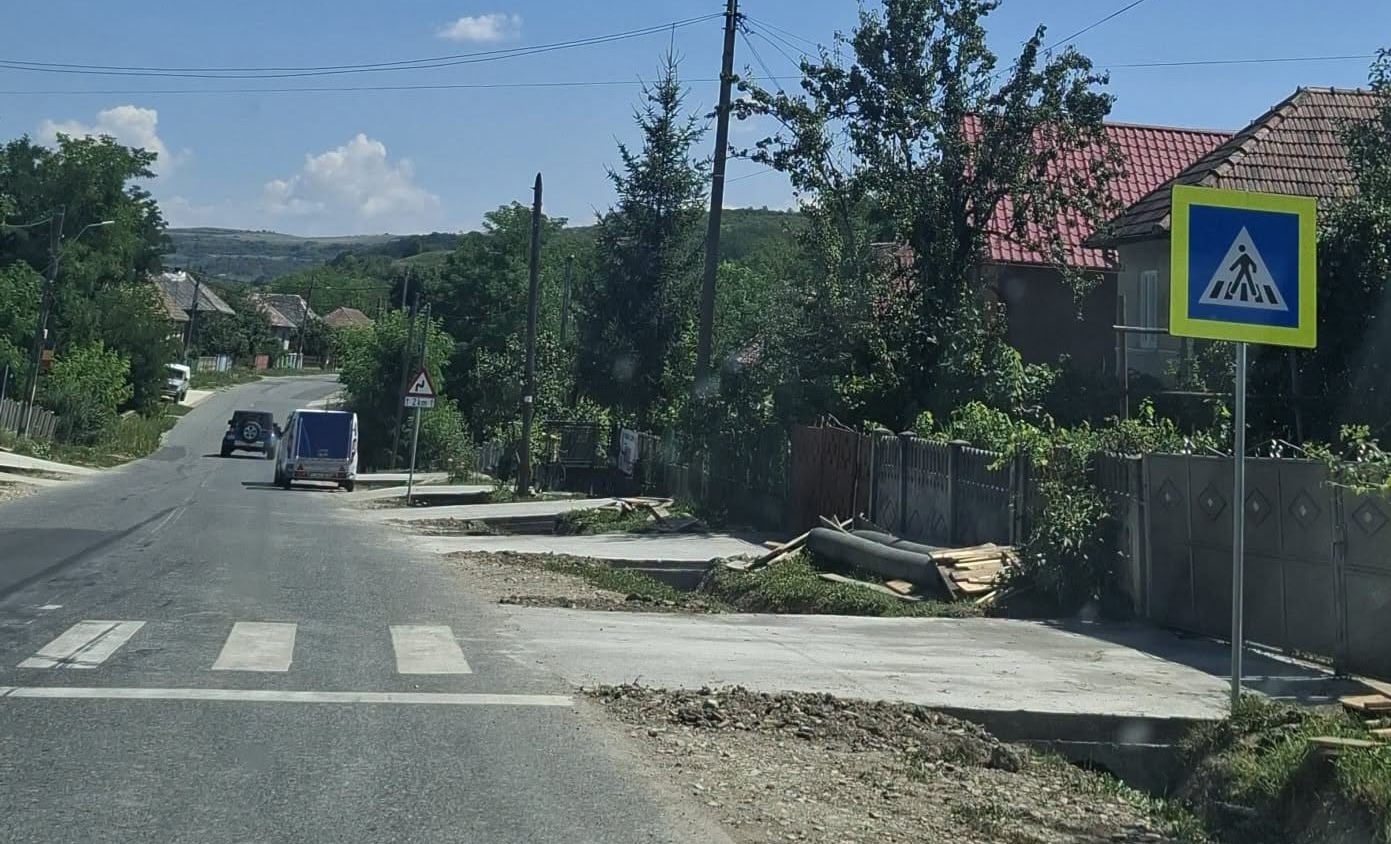 Santier de amploare pe un drum judetean din Cluj Lucrarile se desfasoara pe 30 de kilometri iar locuitorii din zona vor avea 185 de noi accesuri catre curtile lor