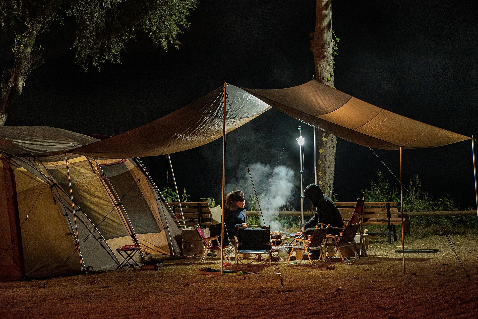 Scandal într-un sătuc cu 17 case, unde în mai puțin de un an au fost amenajate cinci campinguri. Localnicii protestează. 2 Scandal intr un satuc cu 17 case unde in mai putin de un an au fost amenajate cinci campinguri Localnicii protesteaza