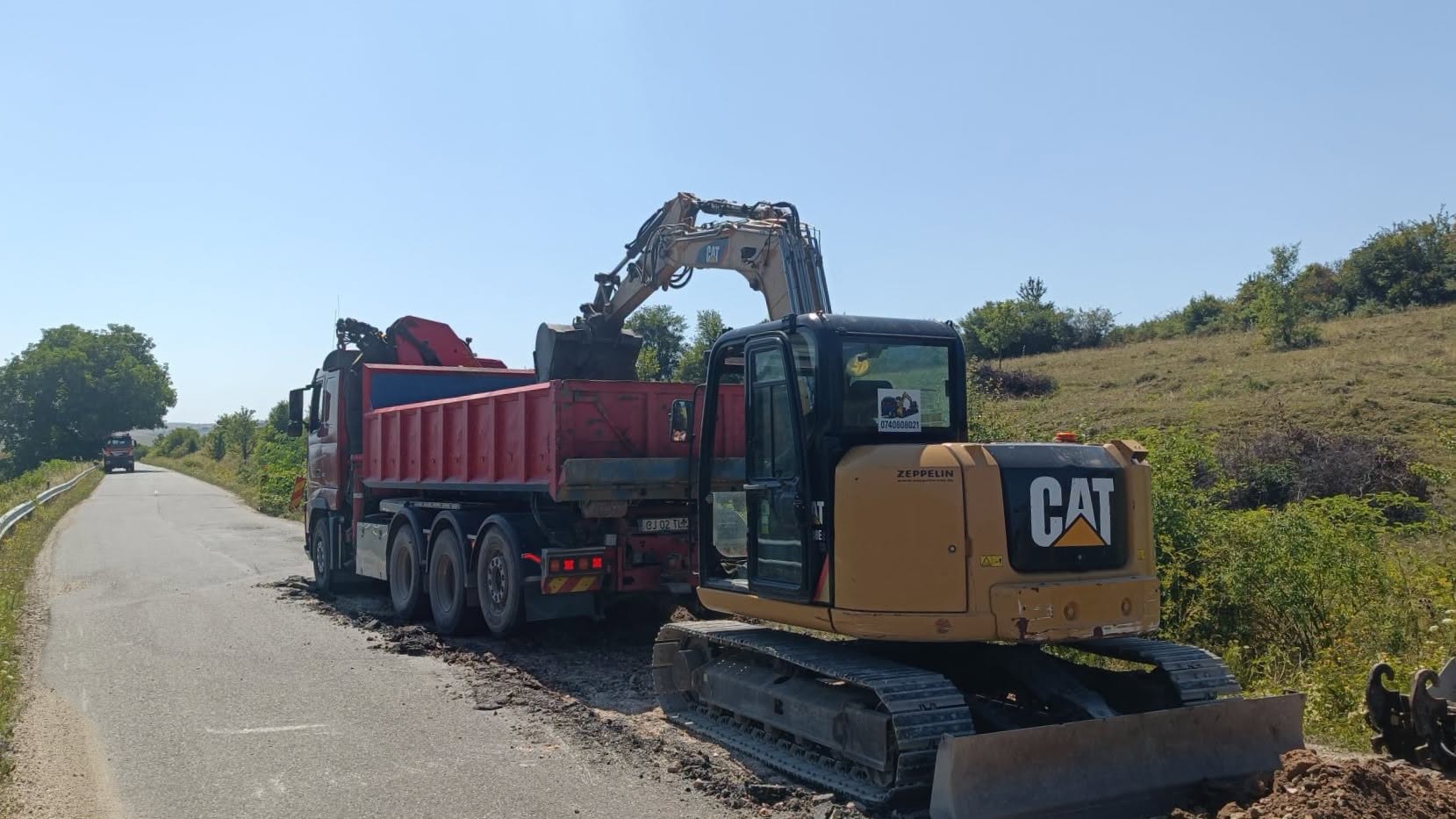 Se desfășoară lucrări pe un drum județean din Cluj spre Sălaj: Consiliul Județean a trimis utilaje pe DJ 108N, iar șoferii sunt sfătuiți să circule cu atenție. 3 Se desfasoara lucrari pe un drum judecean din Cluj spre Salaj Consiliul Judecean a trimis utilaje pe DJ 108N iar soferii sunt sfatuiti sa circule cu atentie