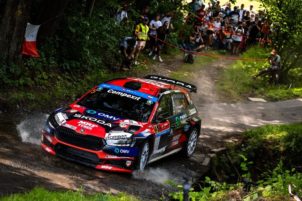 Simone Tempestini, cel mai rapid în calificările pentru Barum Czech Rally, etapa a cincea a Campionatului European. 2 Simone Tempestini cel mai rapid in calificarile pentru Barum Czech Rally etapa a cincea a Campionatului European