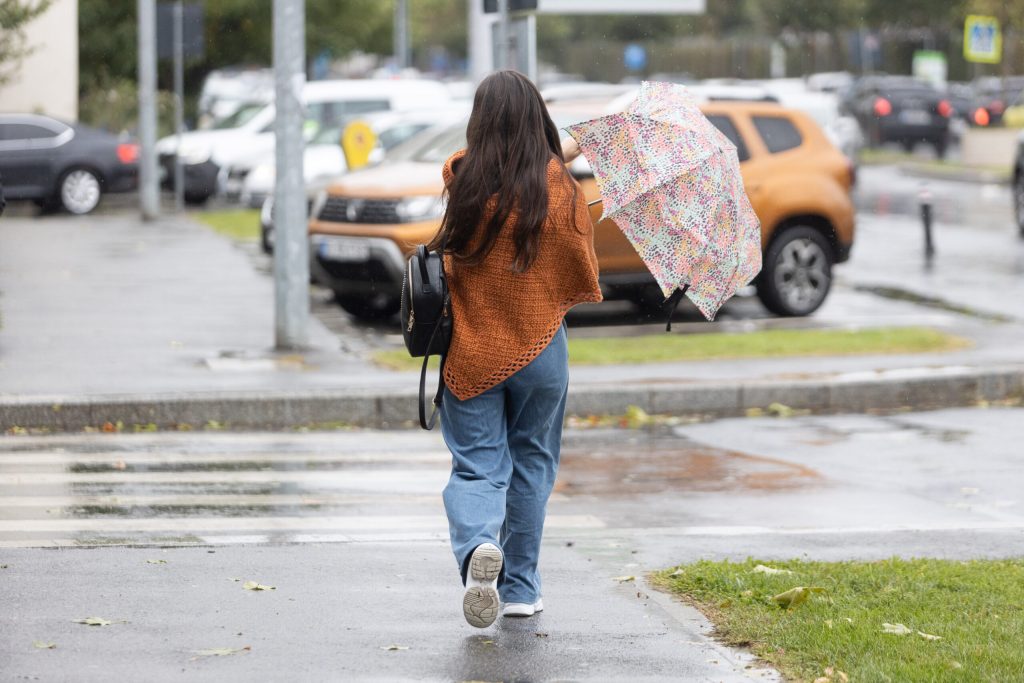 „Sunt ultimele zile de caniculă în Capitală? ANM prezice ploi și o scădere a temperaturilor.” 2 Sunt ultimele zile de canicula in capitala anm prezice ploi si o scadere a temperaturilor