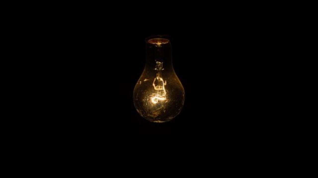 Sute de familii din Cluj Napoca au ramas fara electricitate Avarie neanuntata in retea peste 30 de strazi lasate in intuneric in timpul zilei de lucru