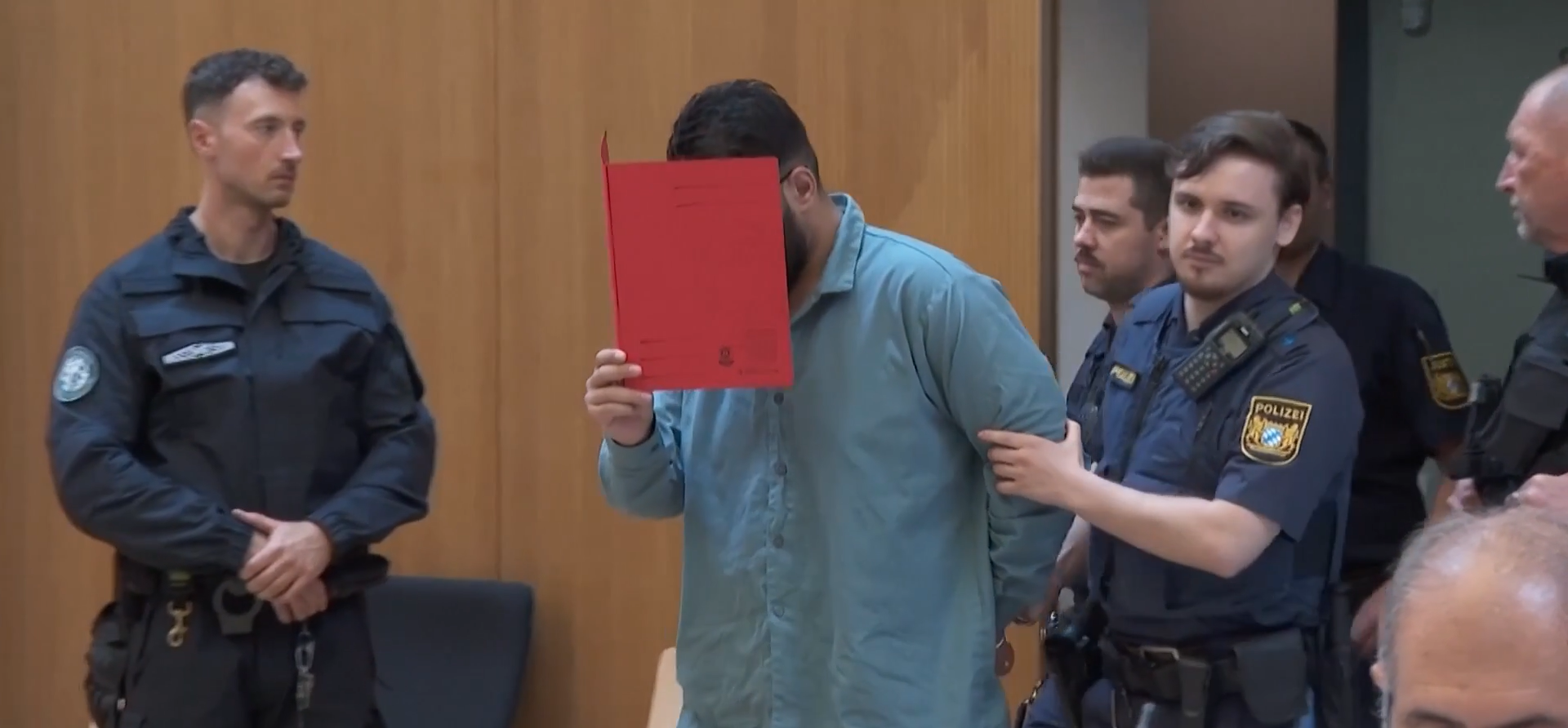 Tânăr afgan, condamnat la închisoare pe viață pentru atacul terorist din München din 2025. 2 Tanar afgan condamnat la inchisoare pe viata pentru atacul terorist din Munchen din 2025