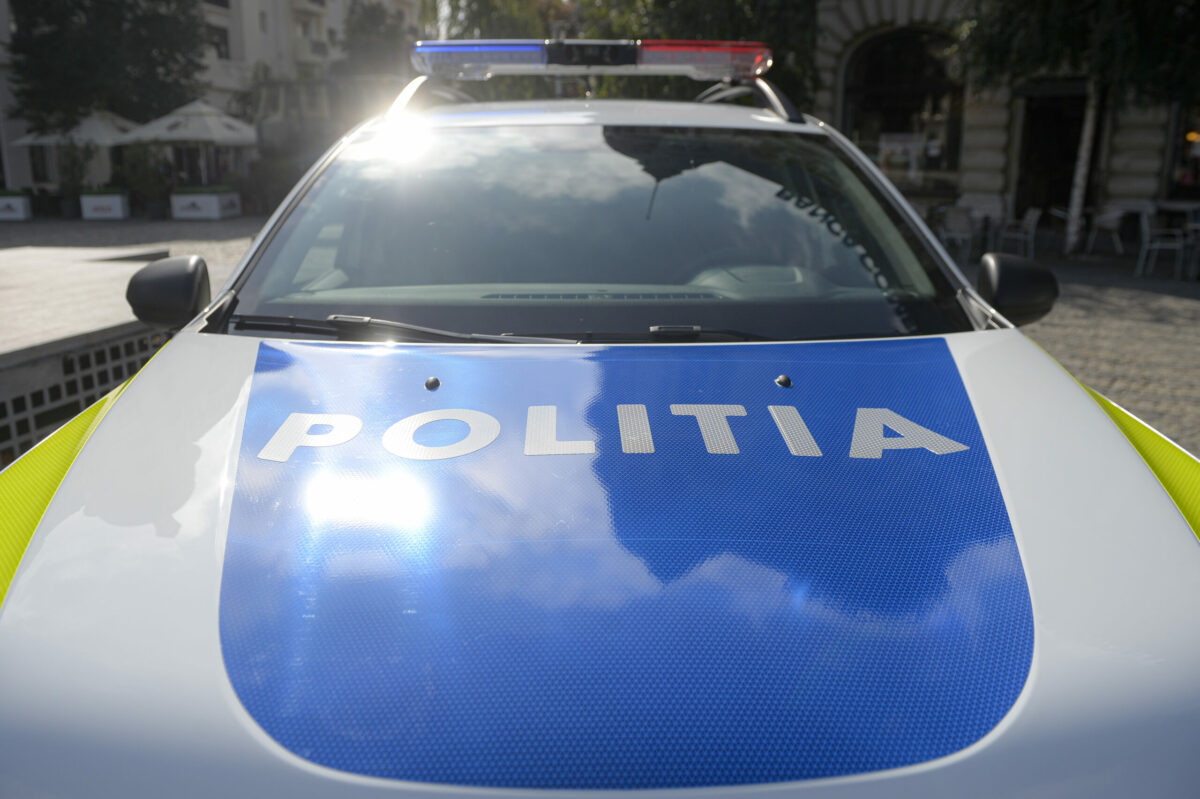 Tânăr de 21 de ani electrocutat după ce a atins un stâlp de iluminat în Constanța 2 Tanard de 21 de ani electrocutat dupa ce a atins un stalp de iluminat in Constanta