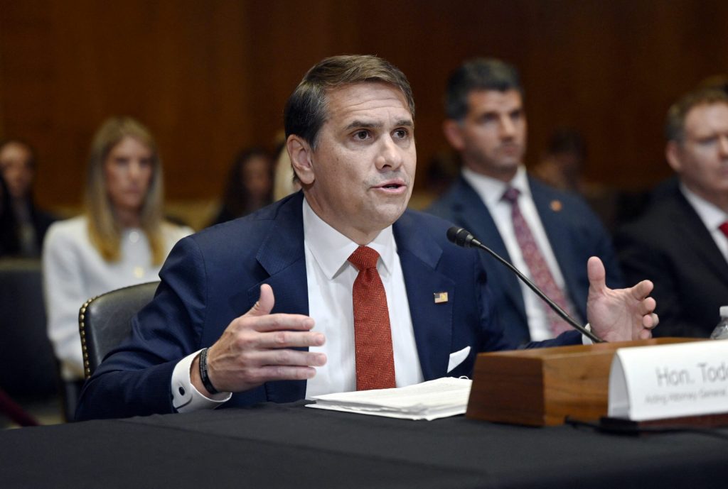 Todd Blanche, fost avocat al lui Trump, numit în funcția de procuror general al Statelor Unite 2 Todd Blanche fost avocat al lui Trump numit in functia de procuror general al Statelor Unite