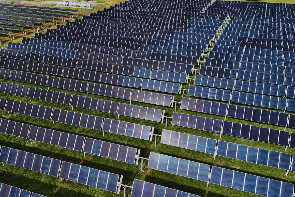 Trump anunță taxe asupra unui component crucial pentru panouri solare și semiconductori 2 Trump anunta taxe asupra unui component crucial pentru panouri solare si semiconductori