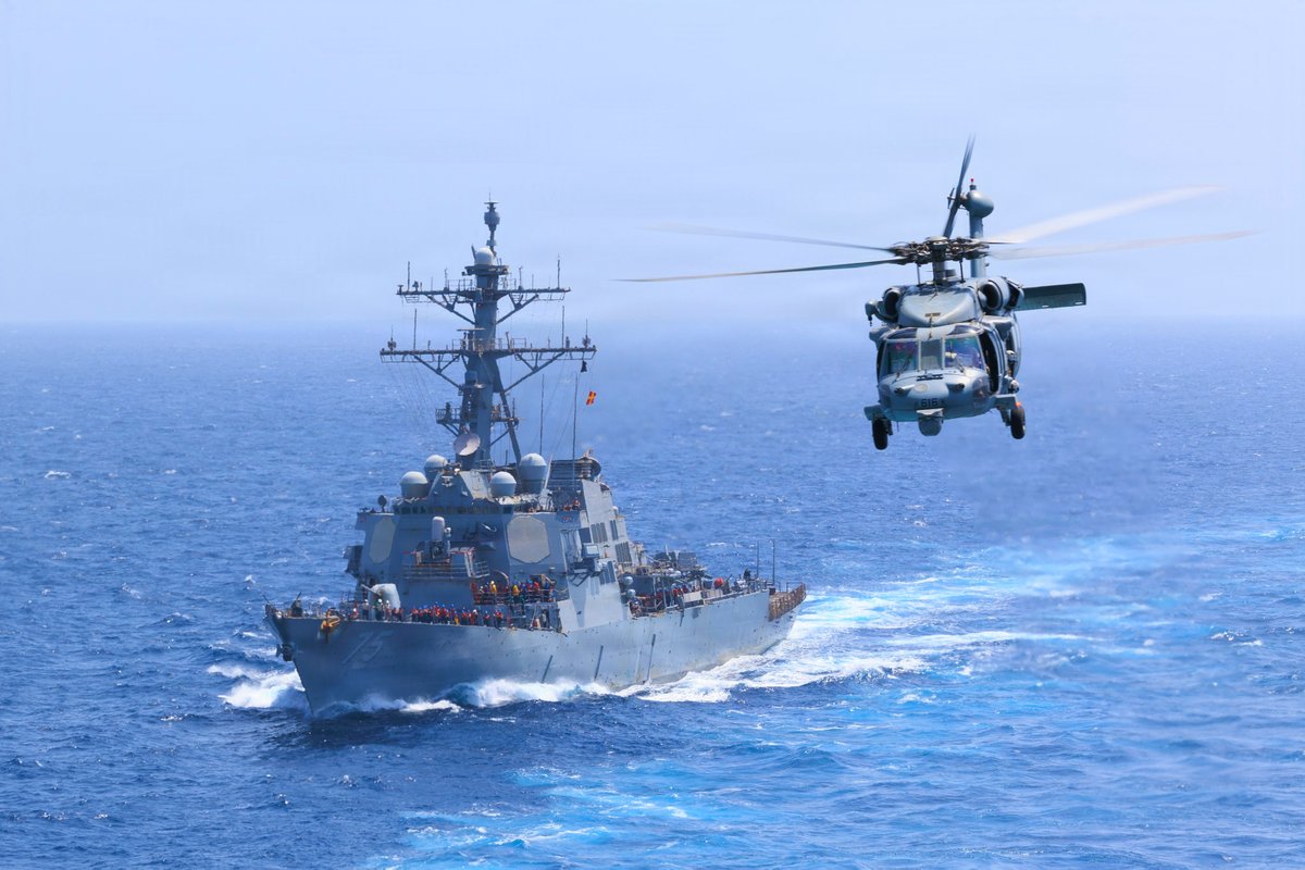 Trump schimbă regulile pentru Marina SUA: permite fabricarea navelor militare în șantiere din străinătate. 2 Trump schimba regulile pentru Marina SUA permite fabricarea navelor militare in santiere din strainatate