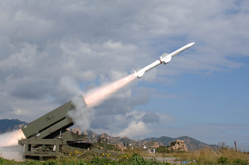 Ucraina anunta lansarea de rachete asupra unui aeroport militar si a unui centru spatial din Rusia