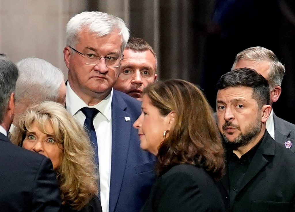 Ucraina are doi ministri confirmati evhenii khmara preia ministerul apararii iar sybiha ramane la ministerul afacerilor