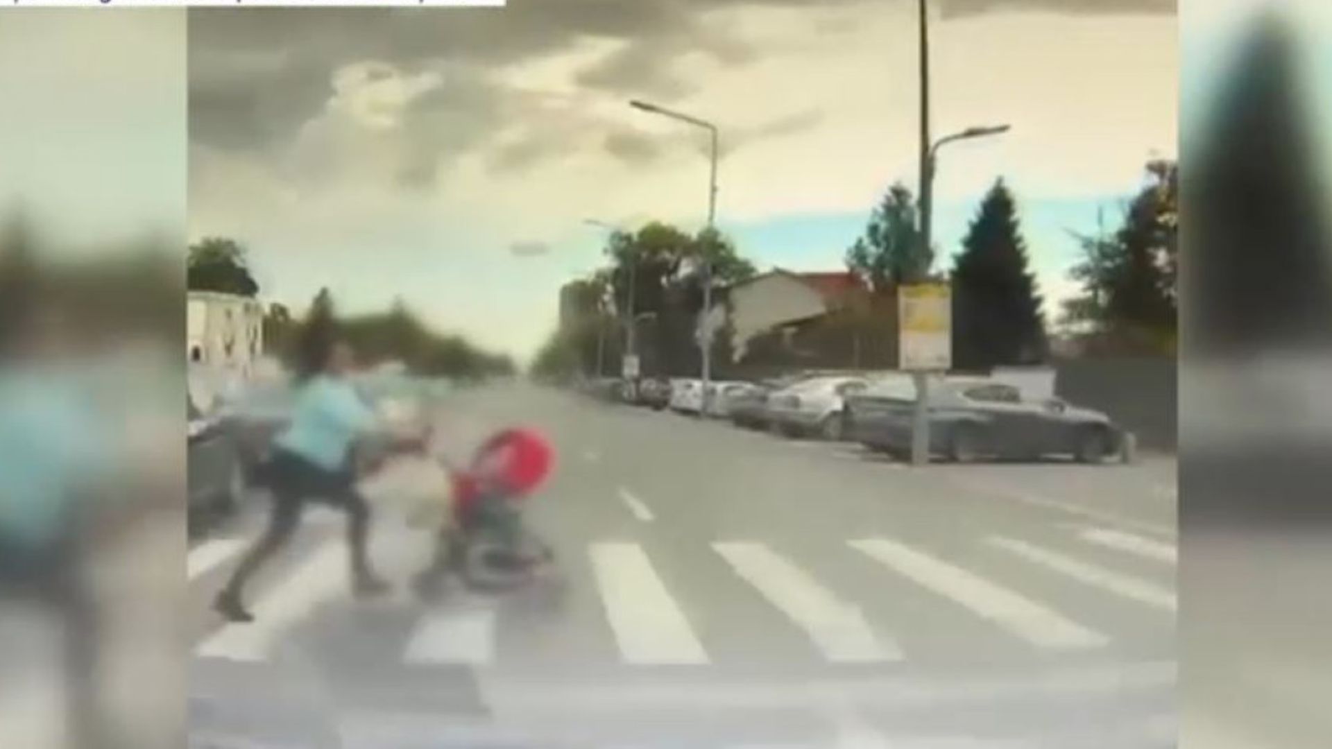 Un clujean acuza un sofer de TIR ca a trecut pe rosu in timp ce o mama cu bebelusul se pregatea sa traverseze Fac plangere inconstientule