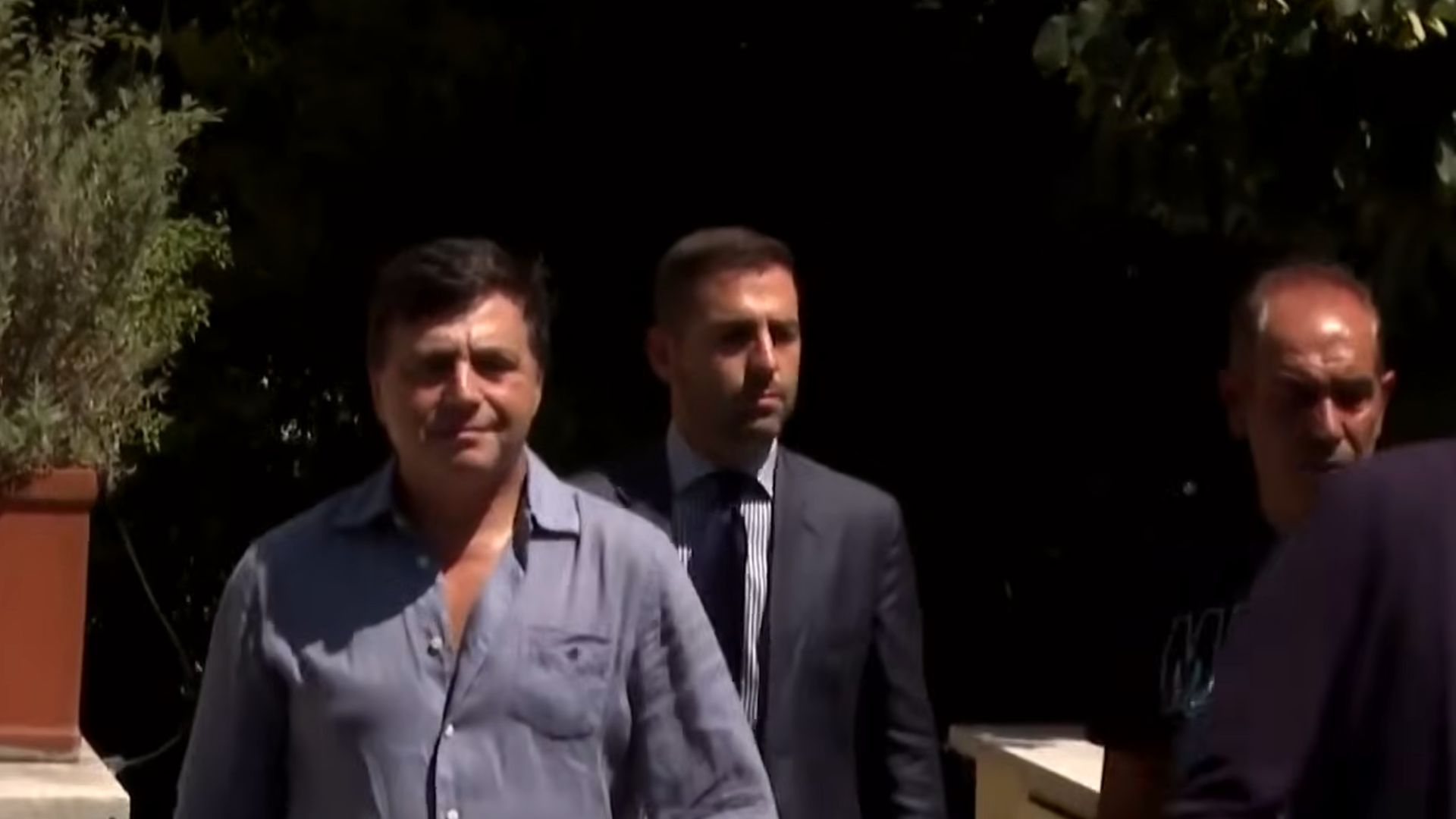 Un om de afaceri italian recunoaște că a organizat un atentat cu bombă la locuința unui prieten și jurnalist. 2 Un om de afaceri italian reconoscte ca a organizat un atentat cu bomba la locuinta unui prieten si jurnalist