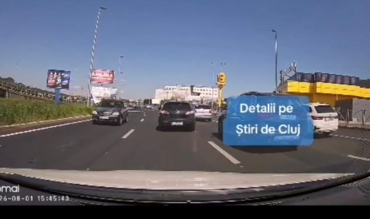 VIDEO. Contrasensul pare „în trend” pe noua șosea de lângă VIVO din Cluj! Un șofer a confundat cu totul direcția. 2 VIDEO Contrasensul pare in trend pe noua sosea de langa VIVO din Cluj Un sofer a confundat cu totul directia