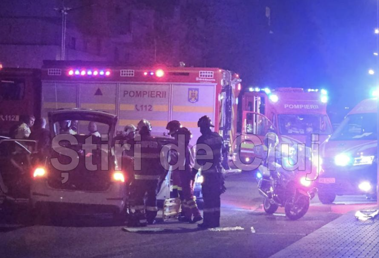 VIDEO. Cum s-a produs accidentul grav din Florești: O secundă de neatenție la intersecție duce la distrugerea a două mașini: Doi răniți transportați la spital 2 VIDEO Cum s a produs accidentul grav din Floresti O secunda de neatentie la intersectie duce la distrugerea a doua masini Doi raniti transportati la spital