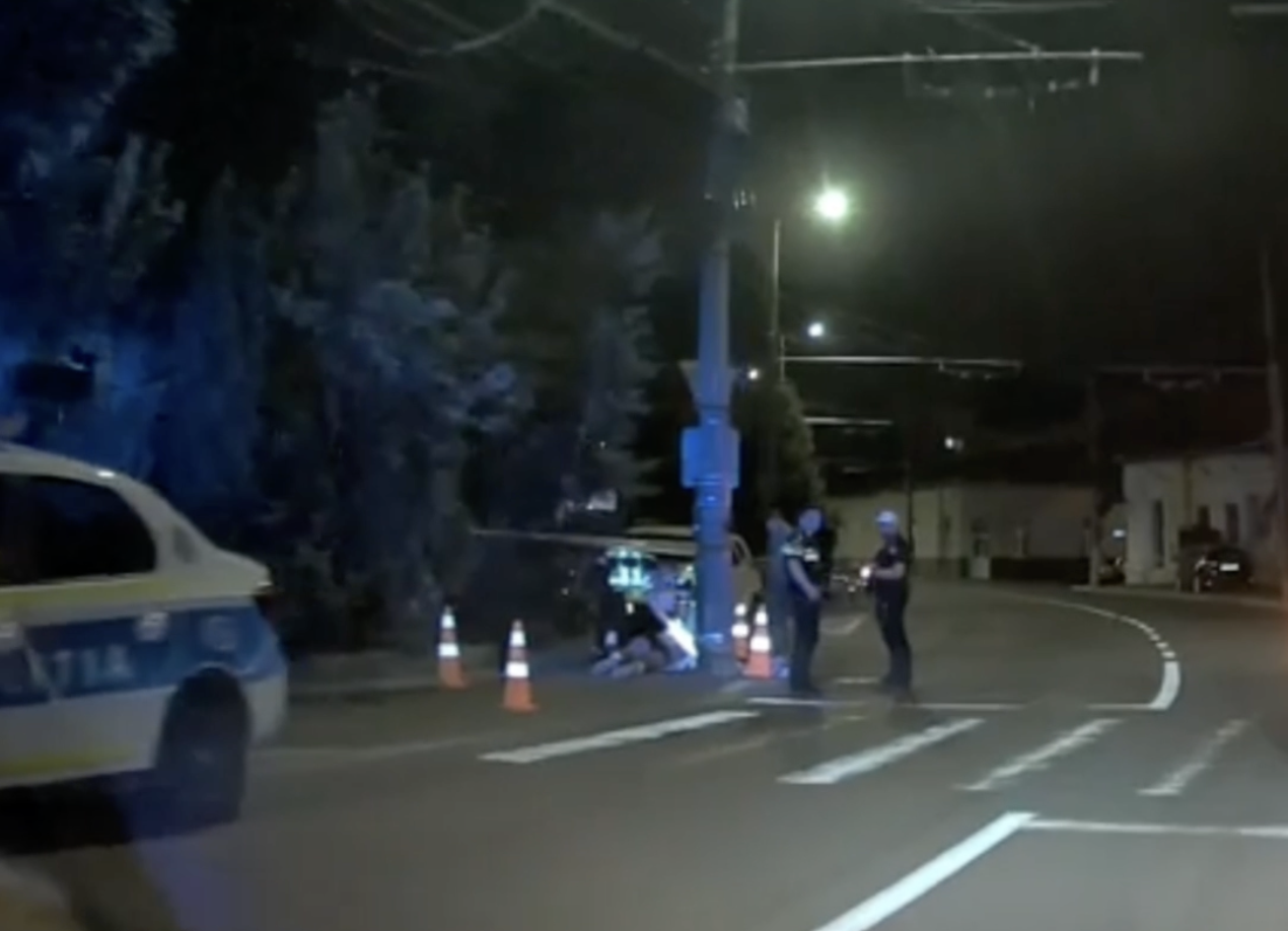 VIDEO Tragedie Un tanar a fost descoperit decedat pe o strada din Cluj Napoca Medicii au incercat in zadar sa l resusciteze dar nu au putut face nimic