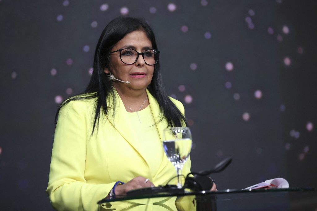 Venezuela se revolteaza din cauza ntreruperilor de curent Protestele au ajuns in Caracas dupa ce guvernul sustinut de SUA a esuat in stabilizarea sistemului energetic