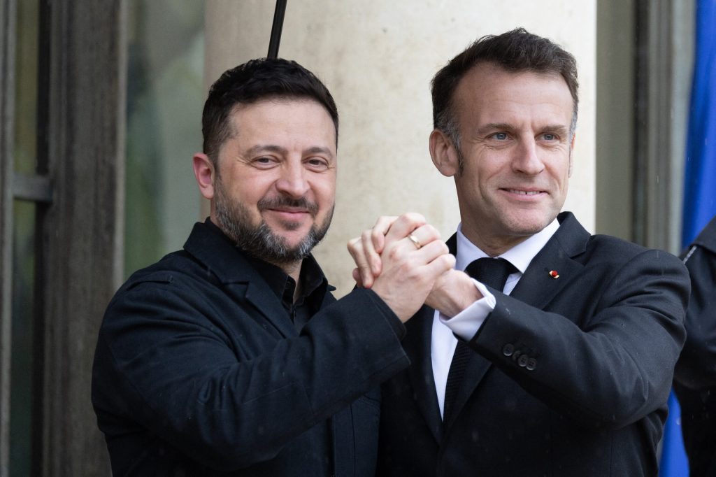Volodimir Zelenski si Emmanuel Macron intensifica acordurile militare Franta ar putea autorizac produc tia de rachete in Ucraina