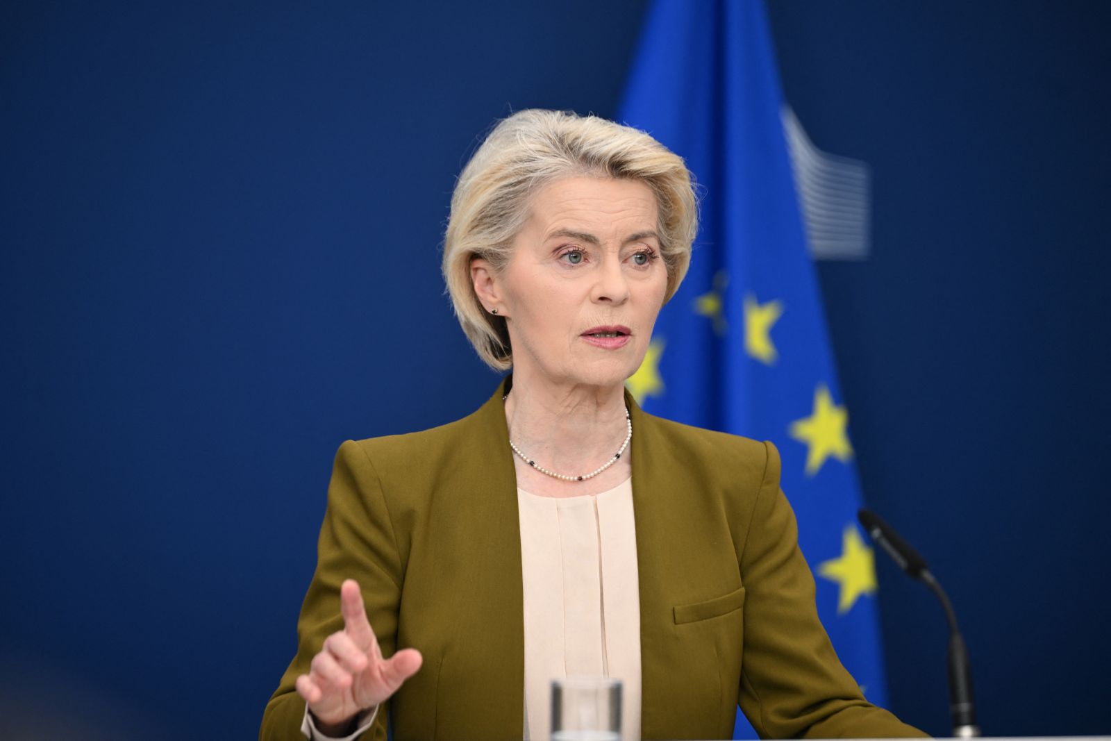 Von der Leyen: Holocaustul romilor nu trebuie să fie uitat. Comisia Europeană cere măsuri împotriva rasismului și discriminării. 2 Von der Leyen Holocaustul romilor nu trebuie sa fie uitat Comisia Europeana cere masuri impotriva rasismului si discriminarii