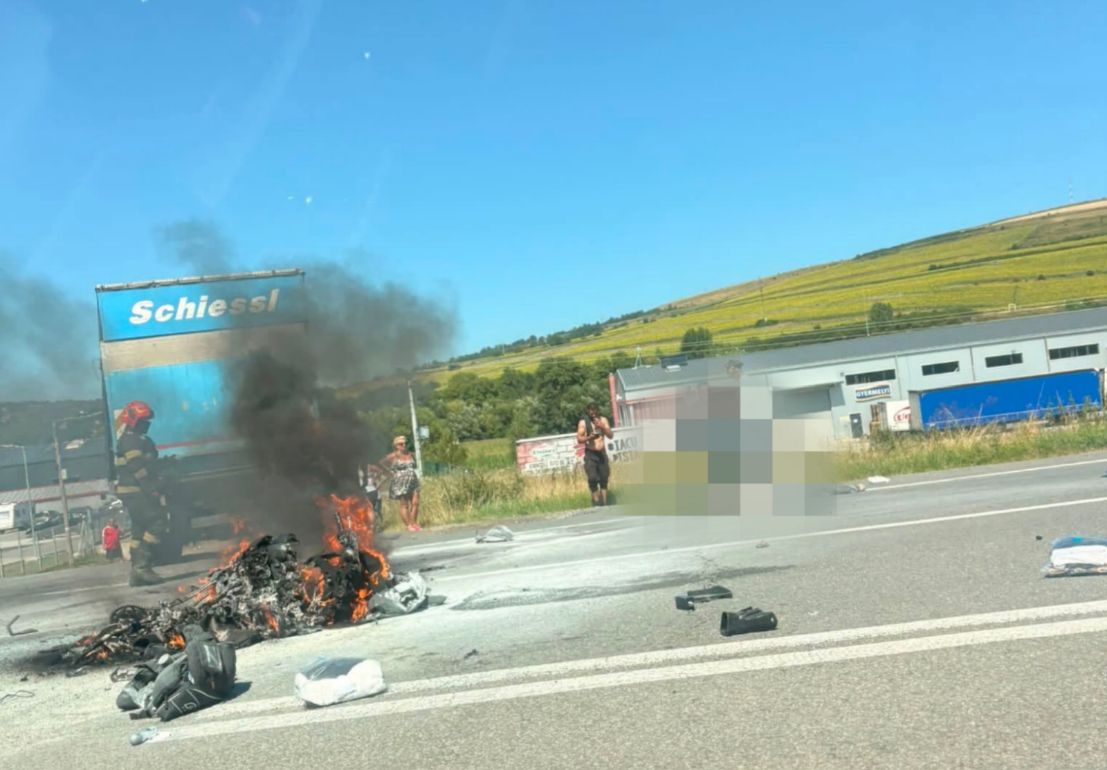 accident grav in cluj un motociclist in stare critica dupa coliziunea cu un autocamion iar motocicleta a luat foc foto