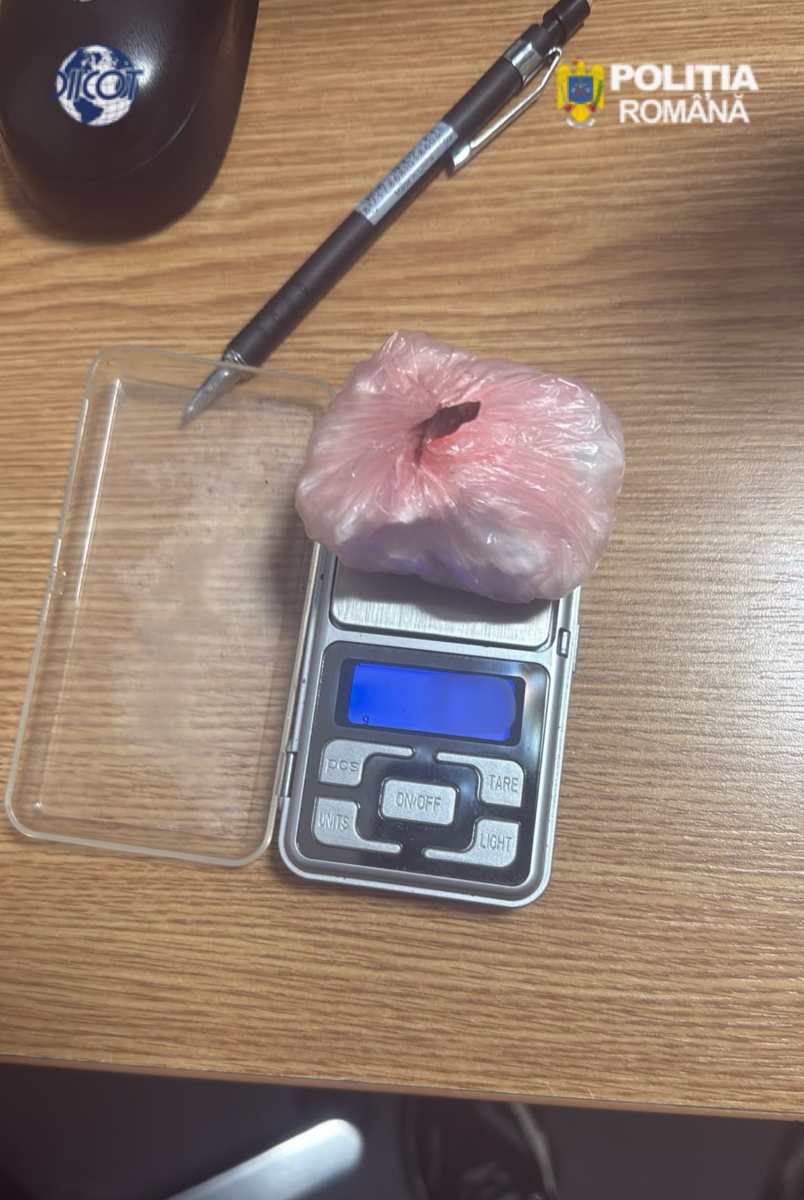 Cocaină vândută cu 12.700 de lei în Craiova. Doi suspecți au fost arestați. 2 cocaina vanduta cu 12700 de lei in craiova doi suspecti au fost arestati