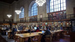 cum teoria franceza a cucerit statele unite miscarea care a petruns in universitatile americane si a