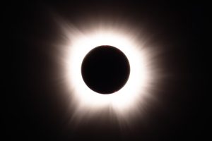 eclipsa de soare se intampla astazi cele mai bune orase din romania pentru a o urmari