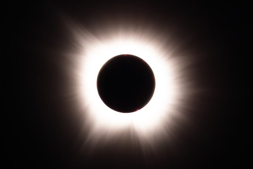 eclipsa de soare se intampla astazi cele mai bune orase din romania pentru a o urmari