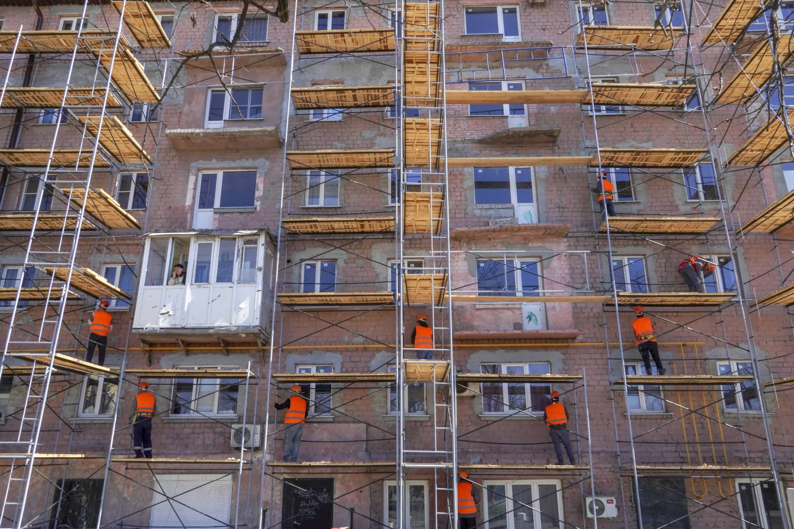 Explozie imobiliară în Mariupolul ocupat. Noi complexuri rezidențiale se ridică pe ruinele orașului devastat de Rusia. 2 explozie imobiliara in mariupolul ocupat noi complexuri rezidentiale se ridica pe ruinele orasului devastat de rusia