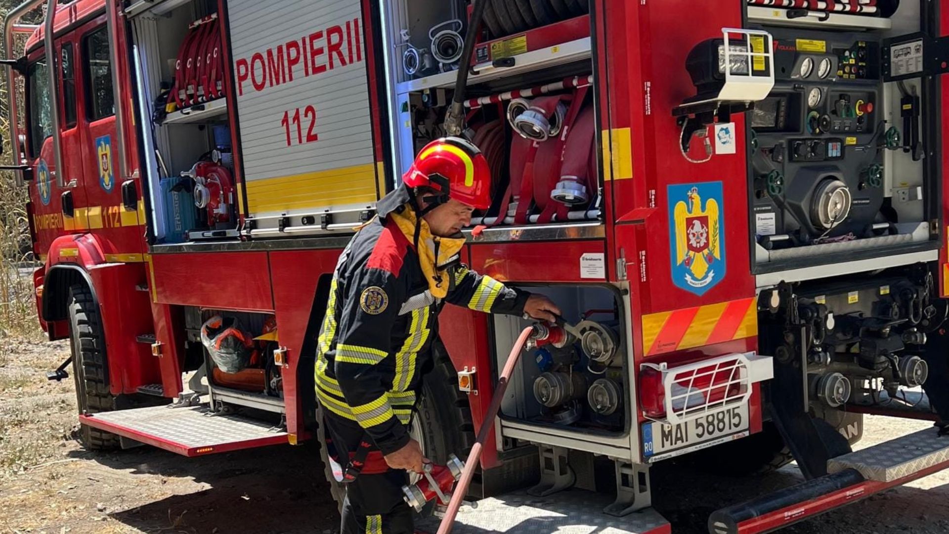 incendiu la o fabrica de piese auto din oradea pompierii au intervenit cu 11 autospeciale