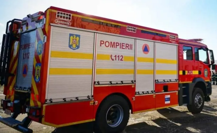 interventie de urgenta pe o strada din cluj napoca o sala de fitness a fost evacuata din cauza fumului pompierii sunt la locul incidentului